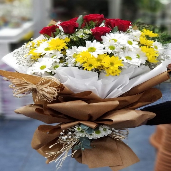  Marmaris Çiçekçi - Sarı Beyaz Krizantem ve Gül Buketi