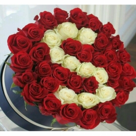  Marmaris Çiçek Siparişi Aşkın İlk Harfi - 32 Kırmızı Gül & 10 Beyaz Gül Premium Buket - Özel Siyah Silindir Kutu