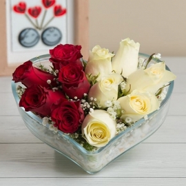  Marmaris Çiçek Siparişi Kalbimin yarısı kırmızı beyaz güller