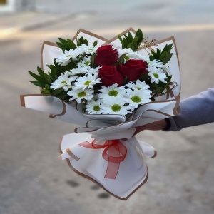  Marmaris Çiçekçi - Turuncu Çardak Gül ve Beyaz Gül Buketi